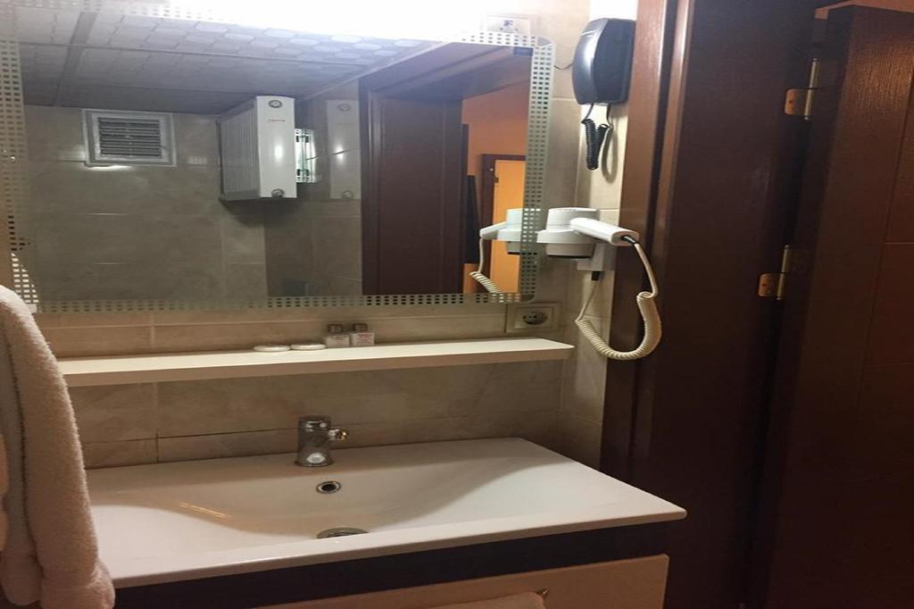Mesnevi Hotel Konya Bilik gambar